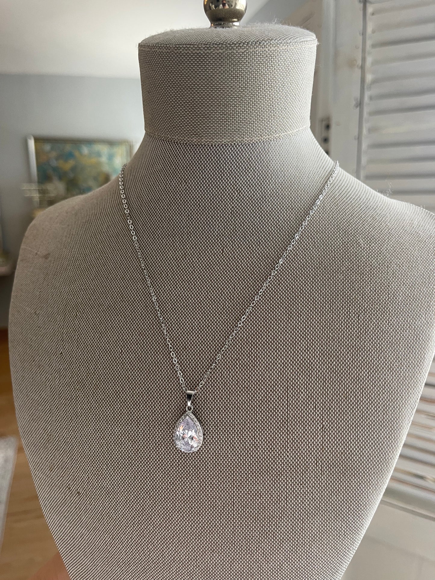 Collar en forma de gota AR1035