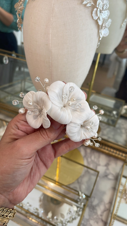 Tocado flores off white con ramas FR36